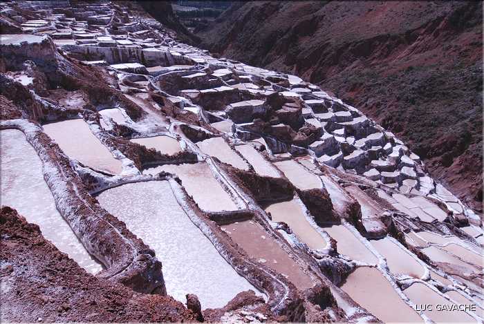 92 Les Salines de Maras, qui étaient exploitées avant même l'arrivé des Inca, compte près de 4.000 bassins (41)