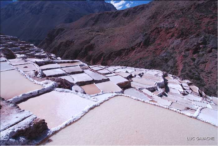 92 Les Salines de Maras, qui étaient exploitées avant même l'arrivé des Inca, compte près de 4.000 bassins (46)