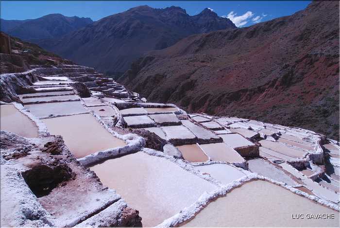 92 Les Salines de Maras, qui étaient exploitées avant même l'arrivé des Inca, compte près de 4.000 bassins (48)