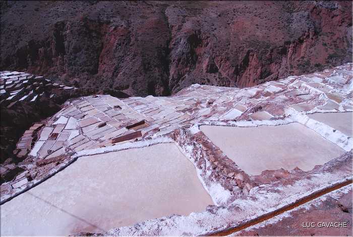 92 Les Salines de Maras, qui étaient exploitées avant même l'arrivé des Inca, compte près de 4.000 bassins (58)