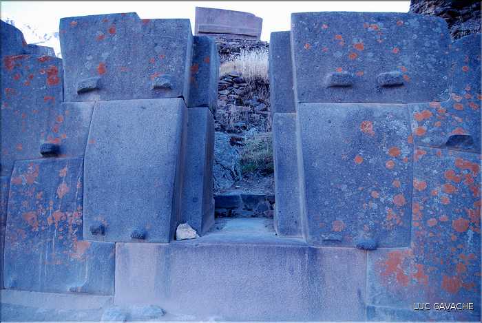 95 Le site Inca d'Ollantaytambo était une forteresse qui surveillait l'entrée de la vallée sacrée et l'access au Machu Picchu (9)