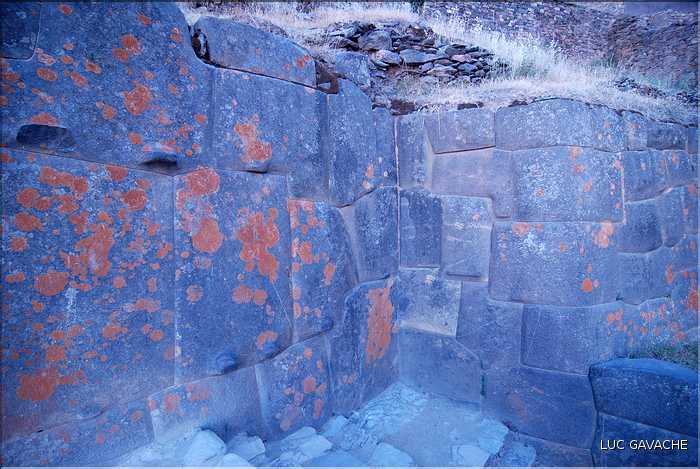 95 Le site Inca d'Ollantaytambo était une forteresse qui surveillait l'entrée de la vallée sacrée et l'access au Machu Picchu (10)