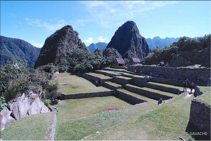 105 Vue du site à partir de l'Intiwatan, ou calendrier solaire, Machu Picchu (2)