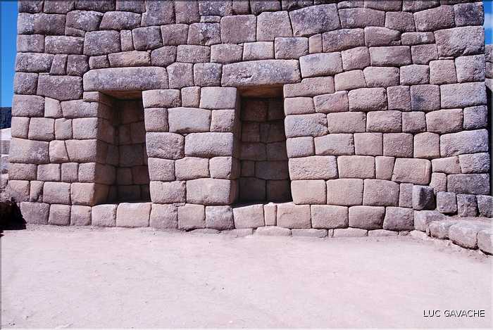 105 Vue du site à partir de l'Intiwatan, ou calendrier solaire, Machu Picchu (7)