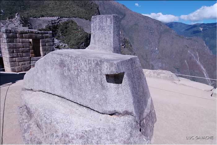 105 Vue du site à partir de l'Intiwatan, ou calendrier solaire, Machu Picchu (9)