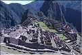 109 Au premier plan, mur d'enceinte de la citadelle du Machu Picchu (3)