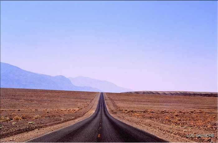 Parfois situé sous le niveau de la mer, Death Valley se trouve dans l'état de Californie (5)