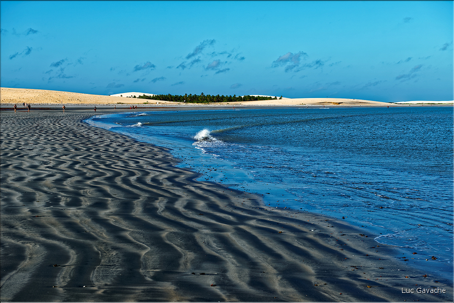 Jericoacoara est un village de pêcheurs qui n'est toujours pas relié au réseau routier, même si le tourisme c'est considérablement dévelopé ces dernières années. (12)