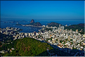 La baie de Rio avec le Pain de Sucre vus du Mirante de Dona Marta. (1)