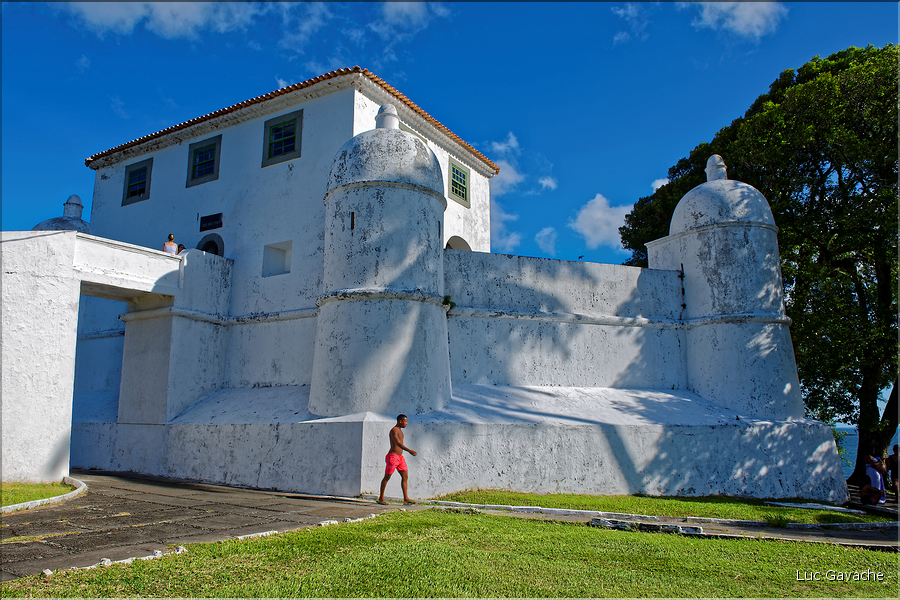 Le Fort Monserrate à été érigé entre la fin du XVI et le début XVII e siécle. (3)
