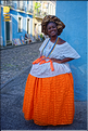 Dans les rues du centre historique de Pelourinho. (37) Bahia est la plus afriquaine des villes du Brésil puisque c'est ici qu'arrivaient les esclaves. 
