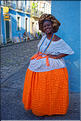 Dans les rues du centre historique de Pelourinho. (38) Bahia est la plus afriquaine des villes du Brésil puisque c'est ici qu'arrivaient les esclaves. 