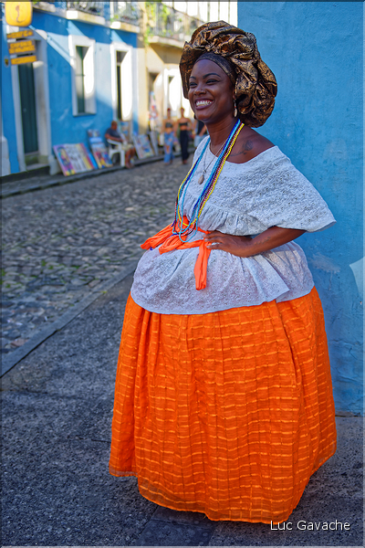 Dans les rues du centre historique de Pelourinho. (40) Bahia est la plus afriquaine des villes du Brésil puisque c'est ici qu'arrivaient les esclaves. 