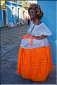 Dans les rues du centre historique de Pelourinho. (40) Bahia est la plus afriquaine des villes du Brésil puisque c'est ici qu'arrivaient les esclaves. 