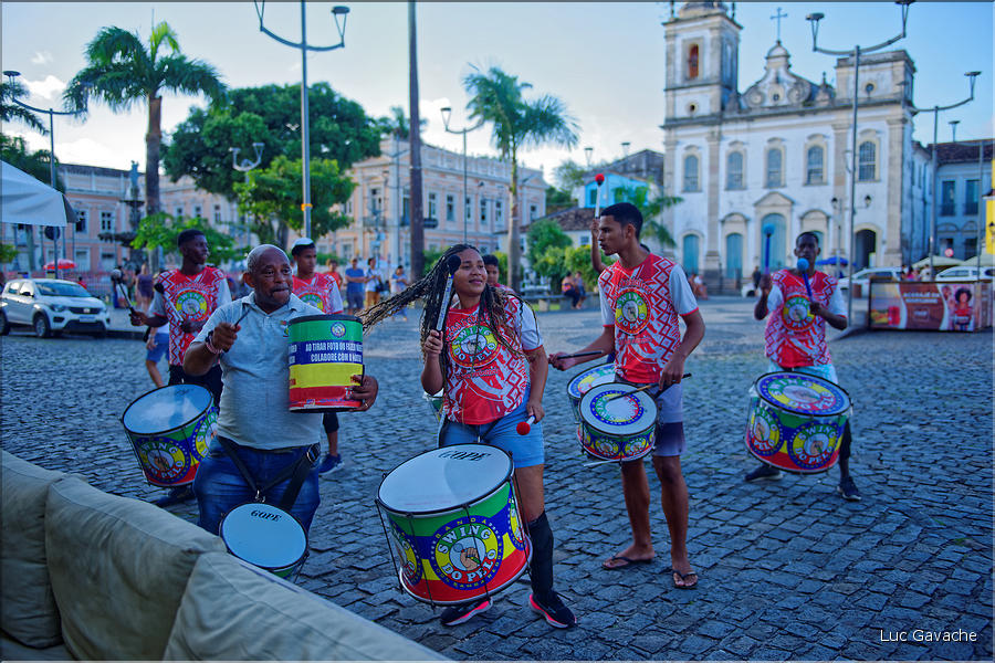 Orchestre de percussions traditionnelles nommé Batucada. (5)