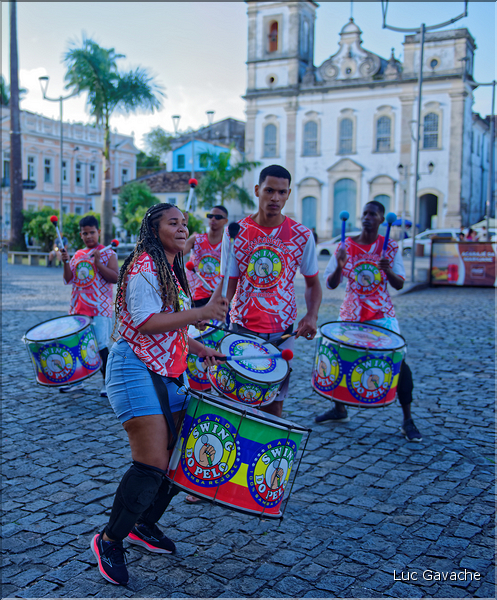 Orchestre de percussions traditionnelles nommé Batucada. (6)