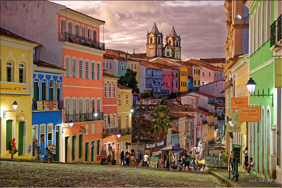 Salvador de Bahia by night. (1)