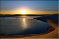 Les Lençois Maranhenses. s'étendent, dans une sucession de dunes et de petits lacs, le long du littoral sur près de 80 km. (11)