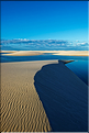 Les Lençois Maranhenses. s'étendent, dans une sucession de dunes et de petits lacs, le long du littoral sur près de 80 km. (17)