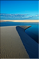 Les Lençois Maranhenses. s'étendent, dans une sucession de dunes et de petits lacs, le long du littoral sur près de 80 km. (22)