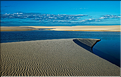 Les Lençois Maranhenses. s'étendent, dans une sucession de dunes et de petits lacs, le long du littoral sur près de 80 km. (23)