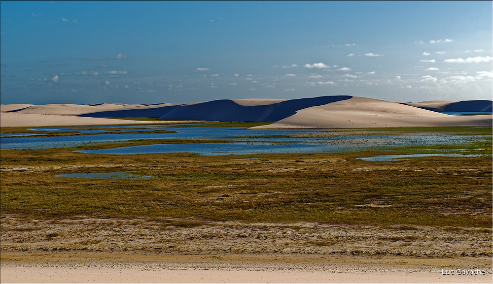 Les Lençois Maranhenses. s'étendent, dans une sucession de dunes et de petits lacs, le long du littoral sur près de 80 km. (43)