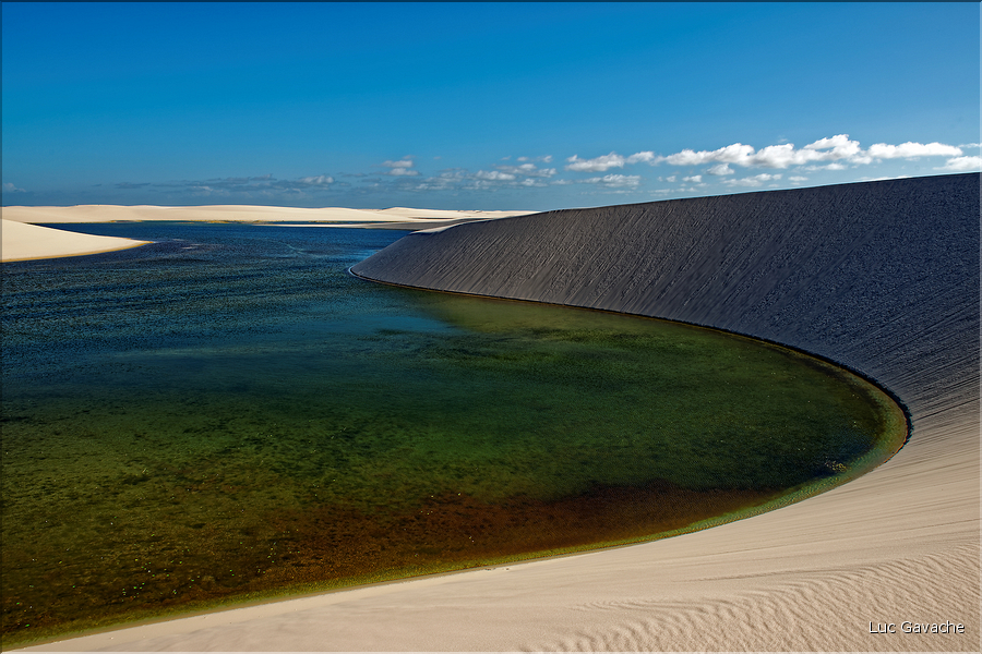 Les Lençois Maranhenses. s'étendent, dans une sucession de dunes et de petits lacs, le long du littoral sur près de 80 km. (50)