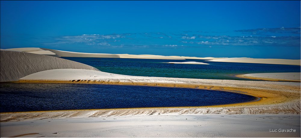 Les Lençois Maranhenses. s'étendent, dans une sucession de dunes et de petits lacs, le long du littoral sur près de 80 km. (73)