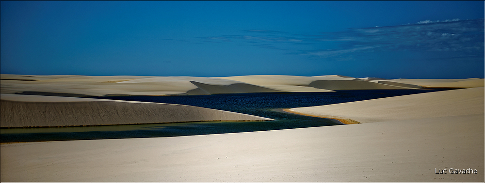 Les Lençois Maranhenses. s'étendent, dans une sucession de dunes et de petits lacs, le long du littoral sur près de 80 km. (76)