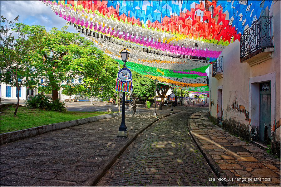 Sao Luis, qui est située dans le Nordeste, fut fondé en 1612 par les Français et fut baptisée ainsi en l'honneur de Saint Louis. (5)