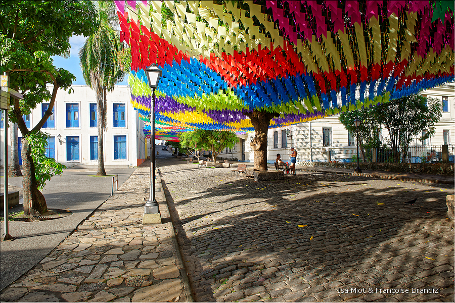 Sao Luis, qui est située dans le Nordeste, fut fondé en 1612 par les Français et fut baptisée ainsi en l'honneur de Saint Louis. (8)