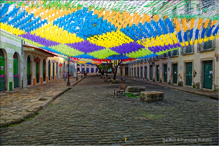 Sao Luis, qui est située dans le Nordeste, fut fondé en 1612 par les Français et fut baptisée ainsi en l'honneur de Saint Louis. (9)