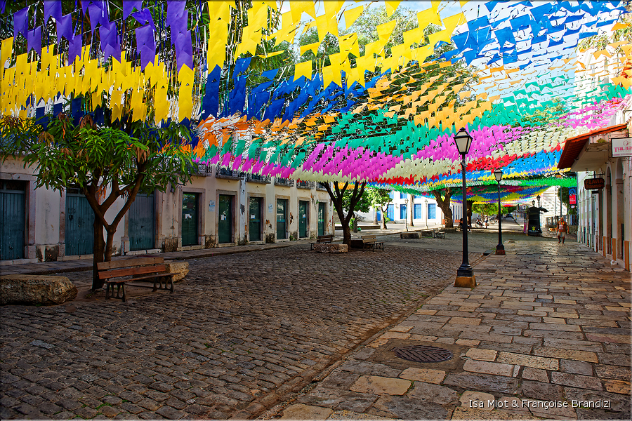 Sao Luis, qui est située dans le Nordeste, fut fondé en 1612 par les Français et fut baptisée ainsi en l'honneur de Saint Louis. (10)
