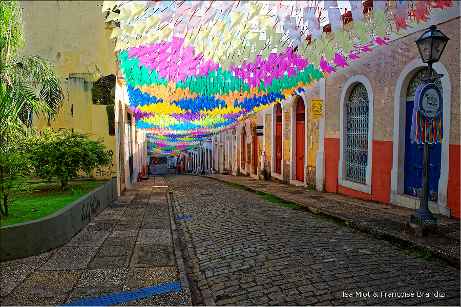 Sao Luis, qui est située dans le Nordeste, fut fondé en 1612 par les Français et fut baptisée ainsi en l'honneur de Saint Louis. (16)