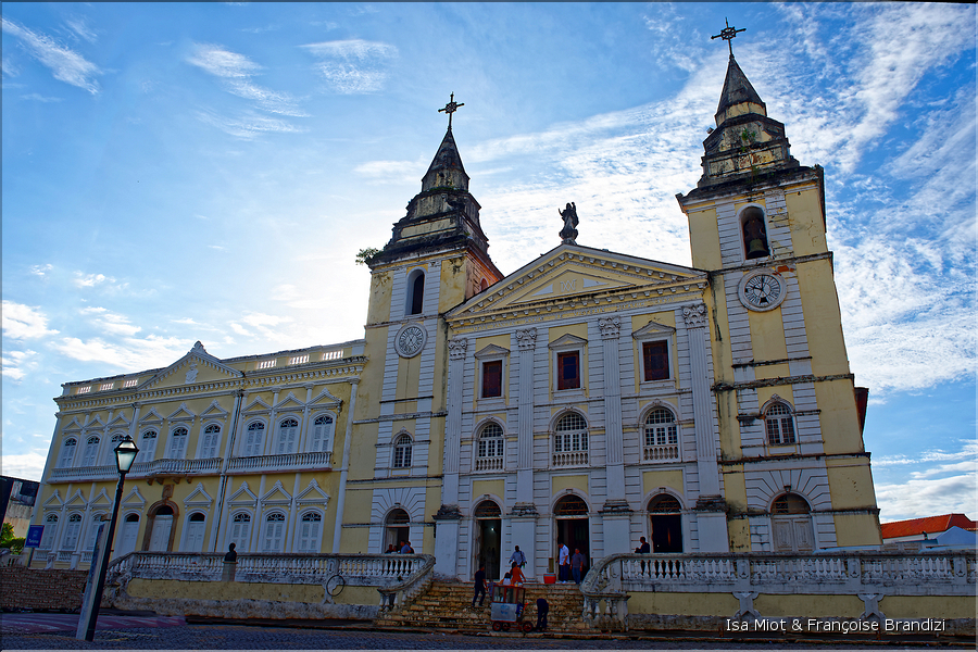 Sao Luis, qui est située dans le Nordeste, fut fondé en 1612 par les Français et fut baptisée ainsi en l'honneur de Saint Louis. (22)