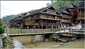 Les villages de l'ethnie dong sont toujours implantés le long des cours d'eau, Zhaoxing ne fait pas exception à la règle. (3)