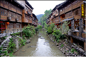 Les villages de l'ethnie dong sont toujours implantés le long des cours d'eau, Zhaoxing ne fait pas exception à la règle. (11)