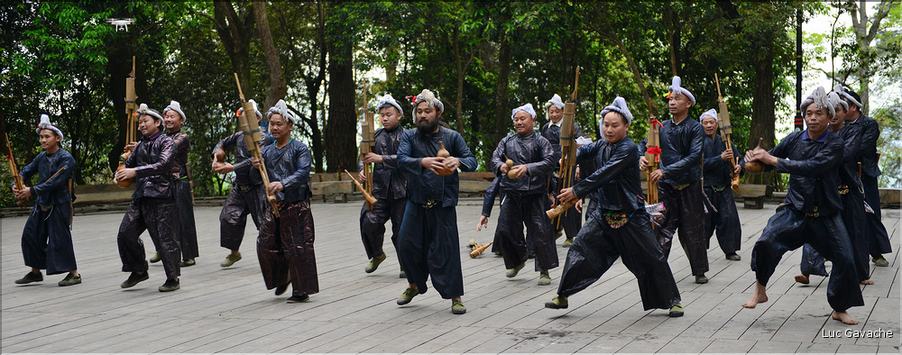 Spectacle traditionnel des Miao du village de Basha. (22)