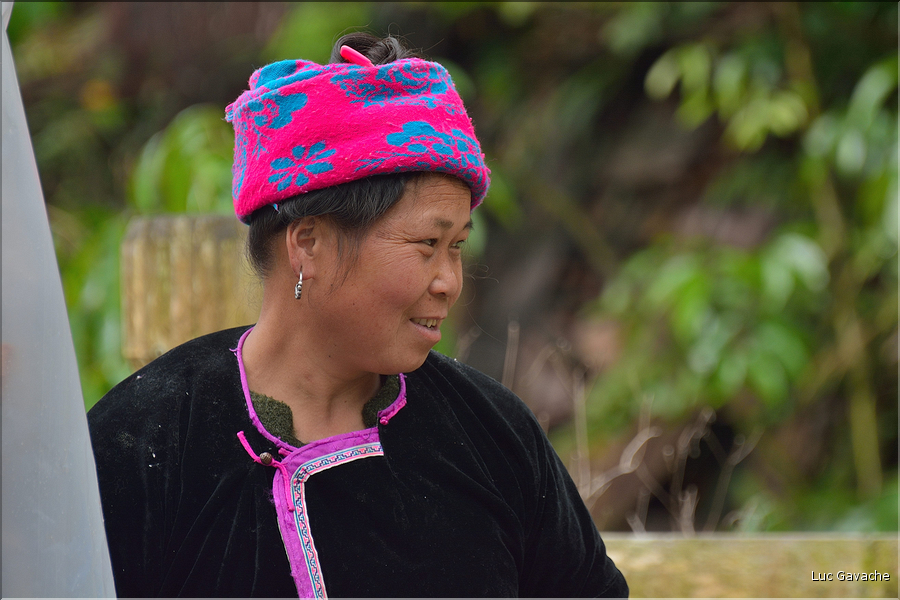 La vallée oú se situe le village d'Huanggang est restée enclavée jusqu'en 2012, ce qui explique que ces Dong ont gardé un mode de vie assez traditionnel. (1)