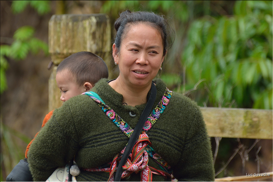 La vallée oú se situe le village d'Huanggang est restée enclavée jusqu'en 2012, ce qui explique que ces Dong ont gardé un mode de vie assez traditionnel. (2)