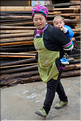 La vallée oú se situe le village d'Huanggang est restée enclavée jusqu'en 2012, ce qui explique que ces Dong ont gardé un mode de vie assez traditionnel. (6)