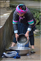 La vallée oú se situe le village d'Huanggang est restée enclavée jusqu'en 2012, ce qui explique que ces Dong ont gardé un mode de vie assez traditionnel. (10)