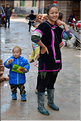 La vallée oú se situe le village d'Huanggang est restée enclavée jusqu'en 2012, ce qui explique que ces Dong ont gardé un mode de vie assez traditionnel. (34)