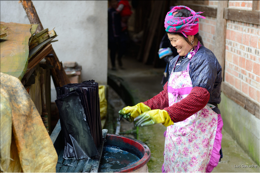 La vallée oú se situe le village d'Huanggang est restée enclavée jusqu'en 2012, ce qui explique que ces Dong ont gardé un mode de vie assez traditionnel. (38)