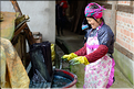 La vallée oú se situe le village d'Huanggang est restée enclavée jusqu'en 2012, ce qui explique que ces Dong ont gardé un mode de vie assez traditionnel. (38)