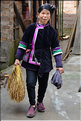 La vallée oú se situe le village d'Huanggang est restée enclavée jusqu'en 2012, ce qui explique que ces Dong ont gardé un mode de vie assez traditionnel. (41)