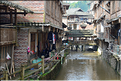 La vallée oú se situe le village d'Huanggang est restée enclavée jusqu'en 2012, ce qui explique que ces Dong ont gardé un mode de vie assez traditionnel. (42)