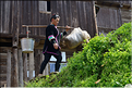 La vallée oú se situe le village d'Huanggang est restée enclavée jusqu'en 2012, ce qui explique que ces Dong ont gardé un mode de vie assez traditionnel. (45)