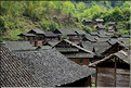 Non loin de là, le village Dong de Xiaohuang est également resté enclavé jusqu'en 2012. (2)
