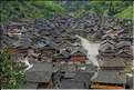 Non loin de là, le village Dong de Xiaohuang est également resté enclavé jusqu'en 2012. (6)